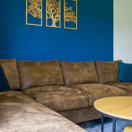 Gross, Modern, Zentrumsnah Mit Parkplatz Und Garten Апартаменты