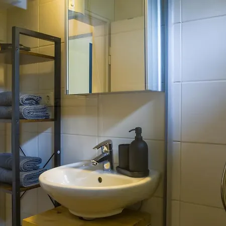 Gross, Modern, Zentrumsnah Mit Parkplatz Und Garten Ульм