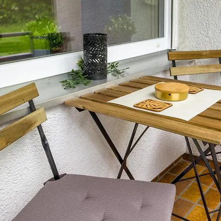 Gross, Modern, Zentrumsnah Mit Parkplatz Und Garten Appartamento